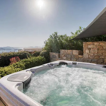 فيلة إم - ميكونوس تورلوس