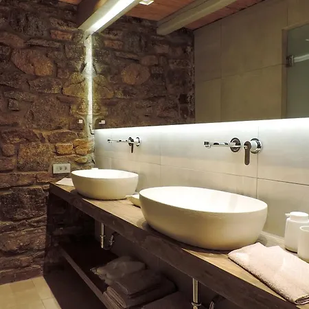 فيلة إم - ميكونوس تورلوس